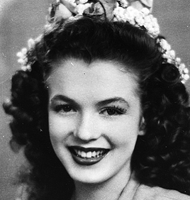 Marilyn Monroe before chin implantation photo.png